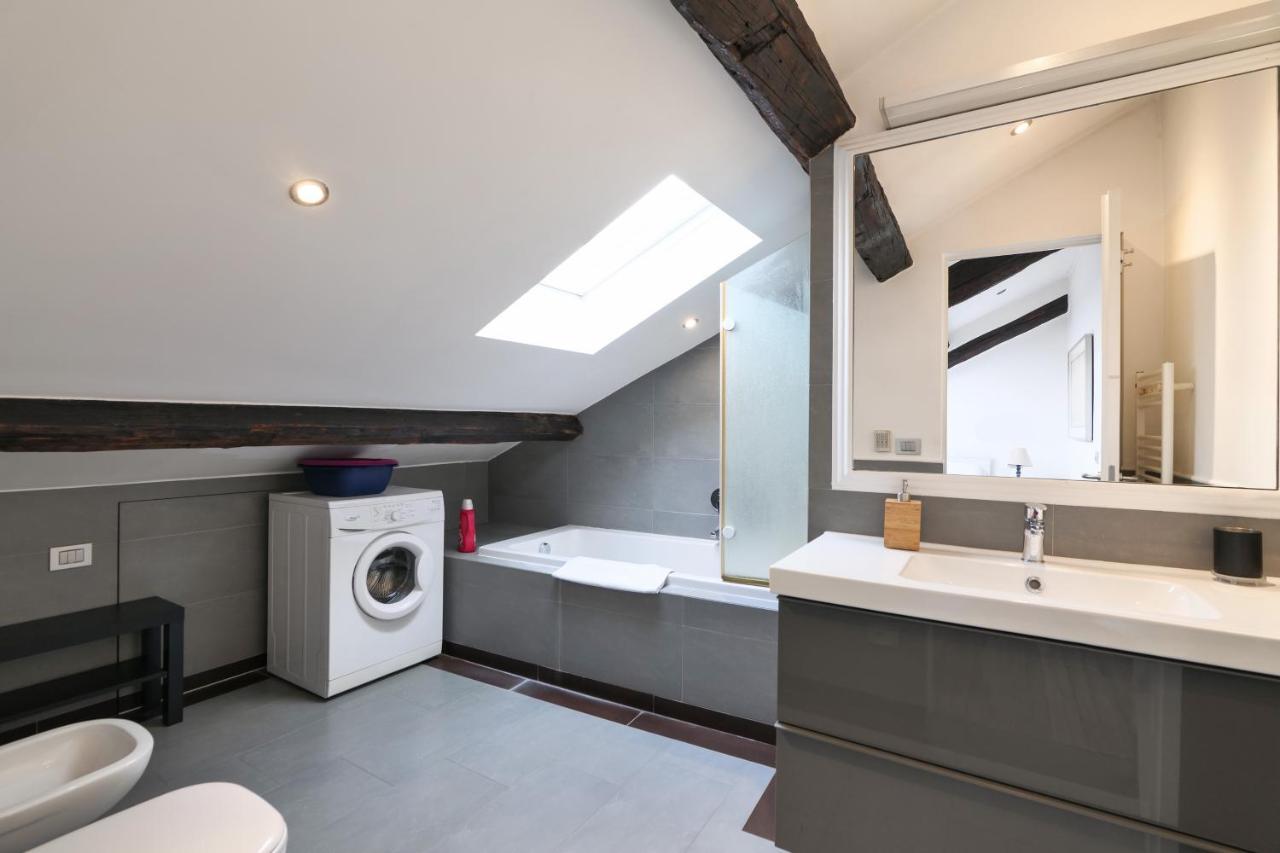 Elegant P.Venezia Attic Apartment มิลาน ภายนอก รูปภาพ
