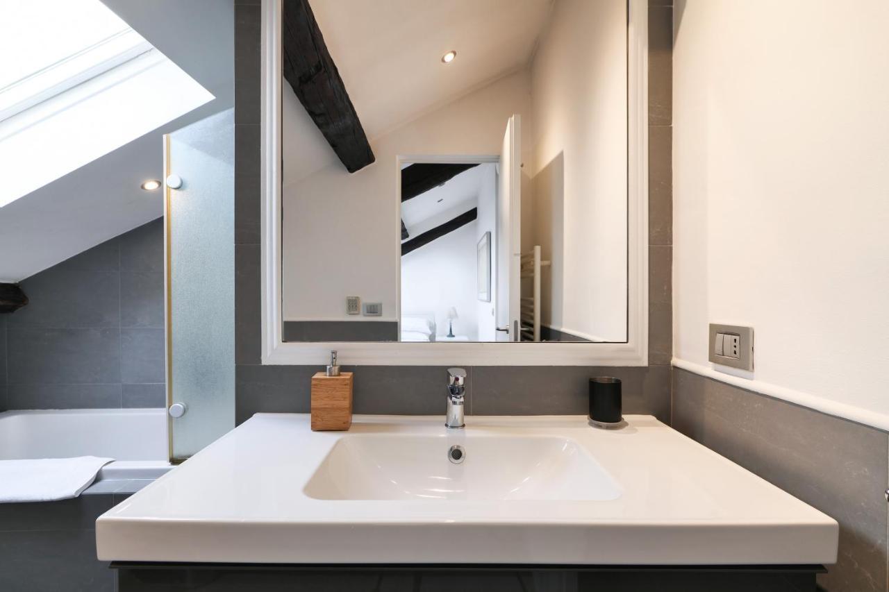 Elegant P.Venezia Attic Apartment มิลาน ภายนอก รูปภาพ