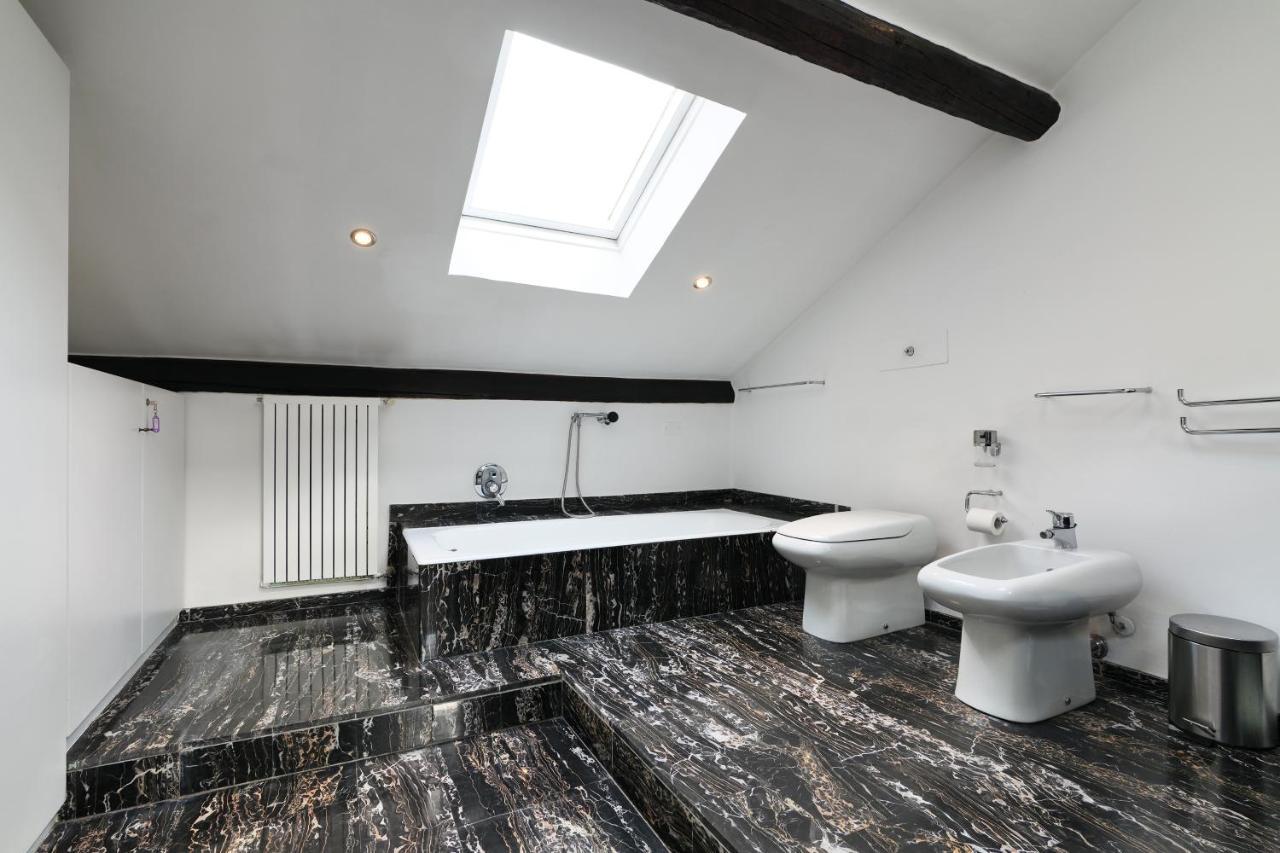 Elegant P.Venezia Attic Apartment มิลาน ภายนอก รูปภาพ