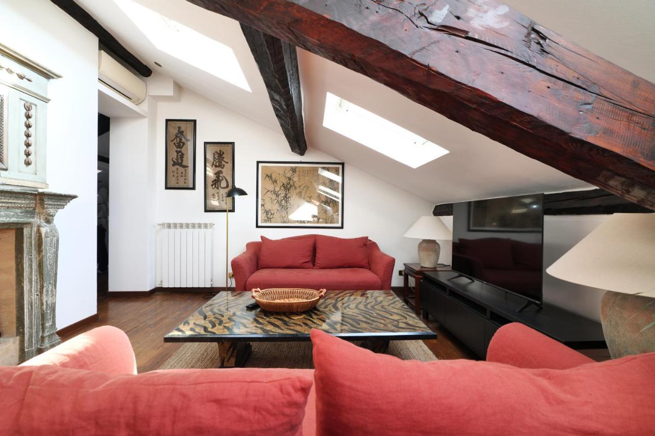 Elegant P.Venezia Attic Apartment มิลาน ภายนอก รูปภาพ